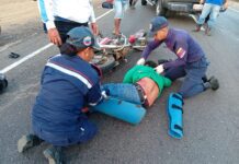 Coro| Dos motorizados lesionados al colisionar con una gandola