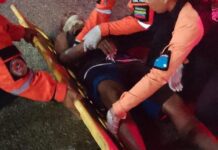 Punto Fijo| Insólito| Motorizado colisionó con vehículo y dejó al copiloto en el pavimento