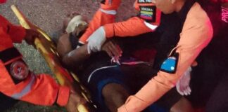 Punto Fijo| Insólito| Motorizado colisionó con vehículo y dejó al copiloto en el pavimento