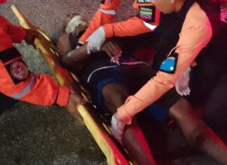 Punto Fijo| Insólito| Motorizado colisionó con vehículo y dejó al copiloto en el pavimento