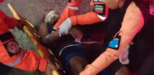 Punto Fijo| Insólito| Motorizado colisionó con vehículo y dejó al copiloto en el pavimento