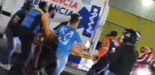 Coro| Dos mujeres lesionadas en deslizamiento de moto