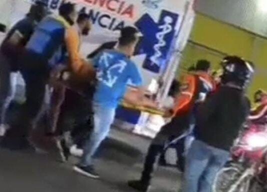 Coro| Dos mujeres lesionadas en deslizamiento de moto