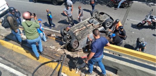 Bombero y dos miembros de su familia fallecieron tras siniestro vial