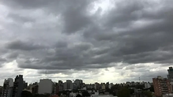 Inameh advierte sobre núcleos nubosos y chubascos en estas regiones