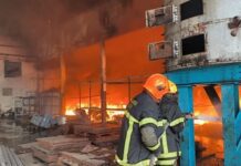 Incendio consumió almacén de empresa Diana