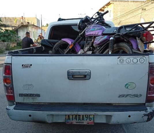 Chichiriviche| Colisión entre moto y camioneta deja dos lesionados