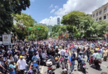 Hoy marchan el oficialismo y la oposición en Caracas Hoy marchan el oficialismo y la oposición en Caracas