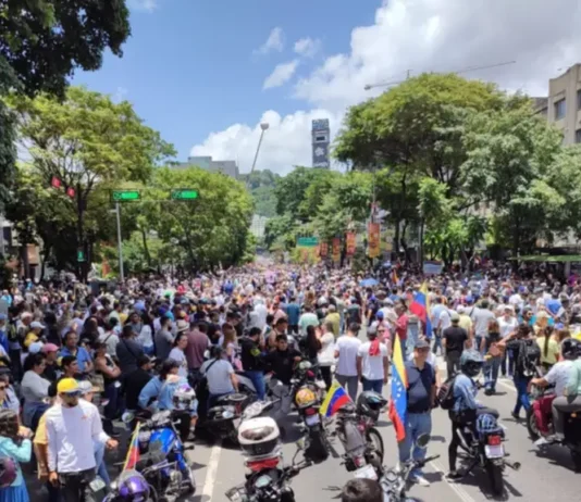 Hoy marchan el oficialismo y la oposición en Caracas Hoy marchan el oficialismo y la oposición en Caracas