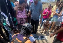 Coro| Vídeo| Motorizado murió en deslizamiento de moto