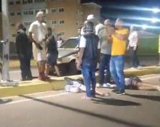 Punto Fijo| Vídeo| Motorizado perdió la vida al chocar con un poste