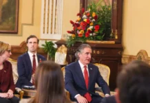 Secretario del Interior de EEUU ofreció empleos bien remunerados en Venezuela Secretario del Interior de EEUU ofreció empleos bien remunerados en Venezuela