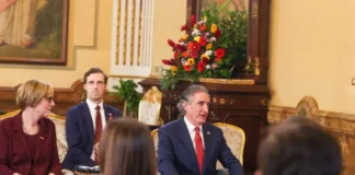 Secretario del Interior de EEUU ofreció empleos bien remunerados en Venezuela Secretario del Interior de EEUU ofreció empleos bien remunerados en Venezuela