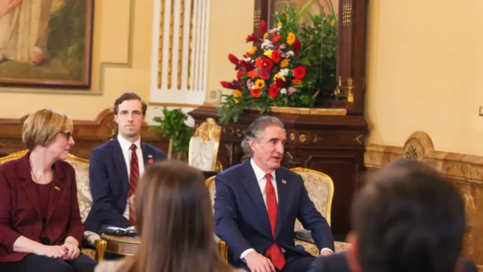 Secretario del Interior de EEUU ofreció empleos bien remunerados en Venezuela