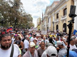 Trabajadores protestaron para exigir aumento salarial tras cuatro años sin ajuste Trabajadores protestan para exigir aumento salarial tras cuatro años sin ajuste