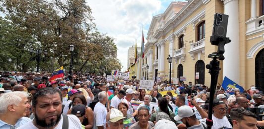 Trabajadores protestaron para exigir aumento salarial tras cuatro años sin ajuste Trabajadores protestan para exigir aumento salarial tras cuatro años sin ajuste