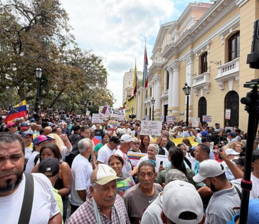 Trabajadores protestaron para exigir aumento salarial tras cuatro años sin ajuste Trabajadores protestan para exigir aumento salarial tras cuatro años sin ajuste