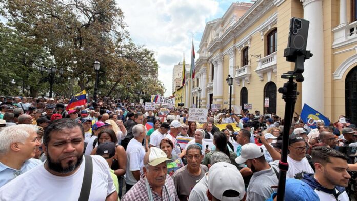 Trabajadores protestan para exigir aumento salarial tras cuatro años sin ajuste
