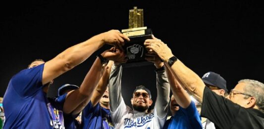 Yadier Molina renovó con Magallanes Yadier Molina renovó con Magallanes