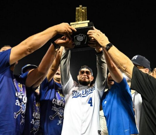 Yadier Molina renovó con Magallanes Yadier Molina renovó con Magallanes