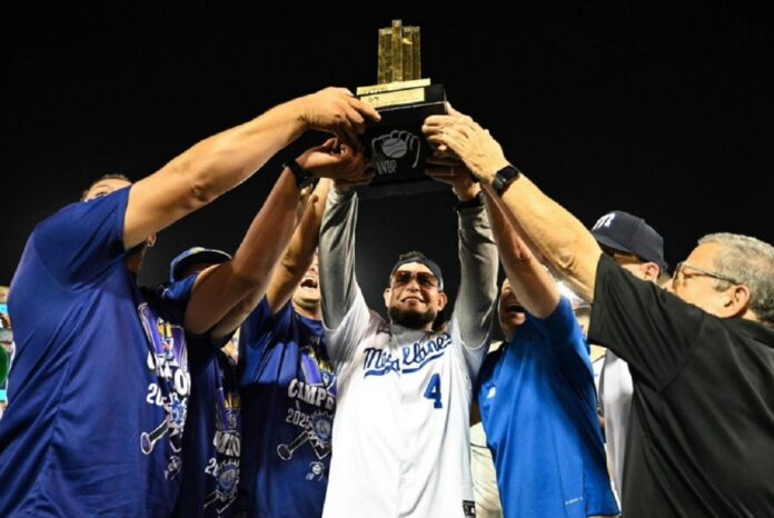 Yadier Molina renovó con Magallanes