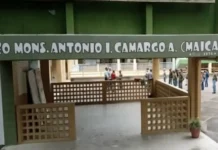 Intento de secuestro en liceo de Táchira: mujer roció sustancia química a una estudiante intento de secuestro en liceo de Táchira: mujer roció sustancia química a una estudiante