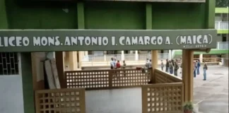 Intento de secuestro en liceo de Táchira: mujer roció sustancia química a una estudiante intento de secuestro en liceo de Táchira: mujer roció sustancia química a una estudiante