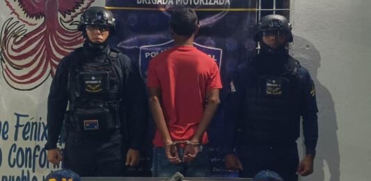 Coro| Detenido adolescente con un arma de fuego