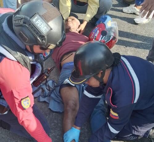 Coro| Lesionado conductor de una moto en accidente