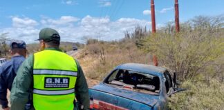 Municipio Urumaco| Vehículo cayó en un bache y conductora perdió el control