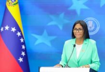 Delcy Rodríguez celebra apertura económica tras 100 días en el poder en Venezuela