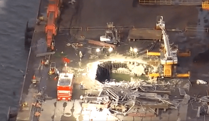 Desplome de andamio de 40 metros dejó varios obreros heridos y un desaparecido