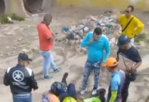 Coro| Vídeo| Dos PNB cayeron en una quebrada con la moto