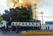 Maracay| Bomberos controlan incendio en recicladora