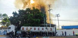 Maracay| Bomberos controlan incendio en recicladora
