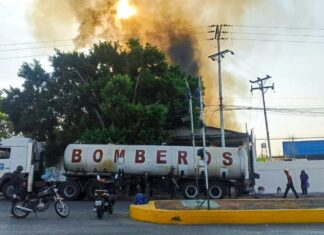 Maracay| Bomberos controlan incendio en recicladora