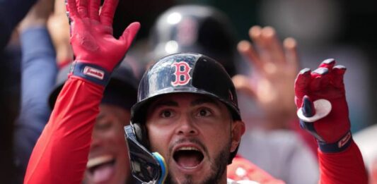 MLB | Wilyer Abreu recibe su segundo Guante de Oro consecutivo MLB: Wilyer Abreu recibe su segundo Guante de Oro consecutivo