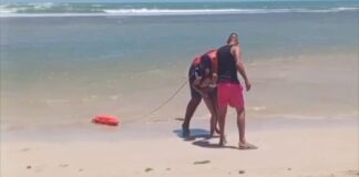 Municipio Falcón| Rescatan a una niña arrastrada por la corriente de una ola