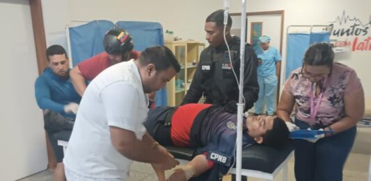 Municipio Falcón| Colisión entre moto y vehículo dejó a dos PNB lesionados