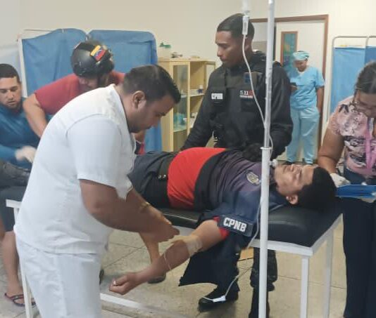 Municipio Falcón| Colisión entre moto y vehículo dejó a dos PNB lesionados