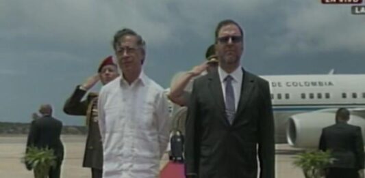 Gustavo Petro llega a Caracas