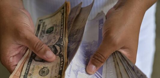 Economista prevé alza «tímida» del salario mínimo el 1° de mayo