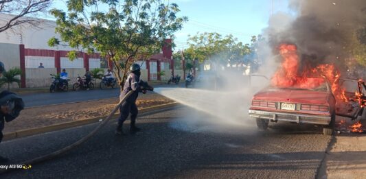 Coro| Vehículo ardió en llamas