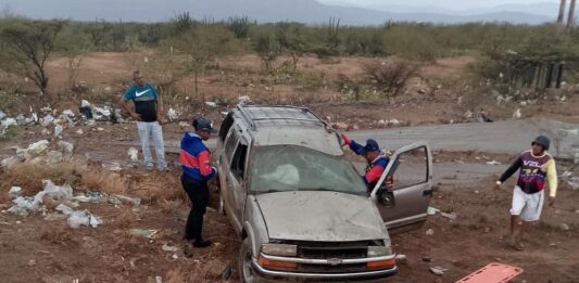Coro| Vuelco de vehículo en el kilómetro 7