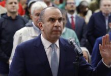 Larry Devoe se quedó con el puesto de Fiscal General Larry Devoe se quedó con el puesto de Fiscal General