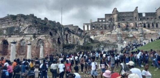 Haití decreta tres días de luto por víctimas de estampida en monumento histórico Haití decreta tres días de luto por víctimas de estampida en monumento histórico
