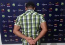 Detenido por acosar y espiar a su vecina a través de orificios en la pared