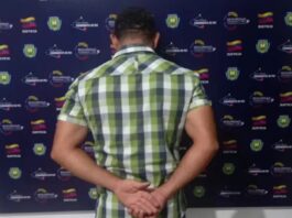 Detenido por acosar y espiar a su vecina a través de orificios en la pared