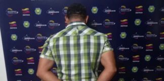 Detenido por acosar y espiar a su vecina a través de orificios en la pared