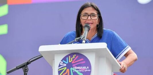 Delcy Rodríguez anuncia bono de reconocimiento profesional
